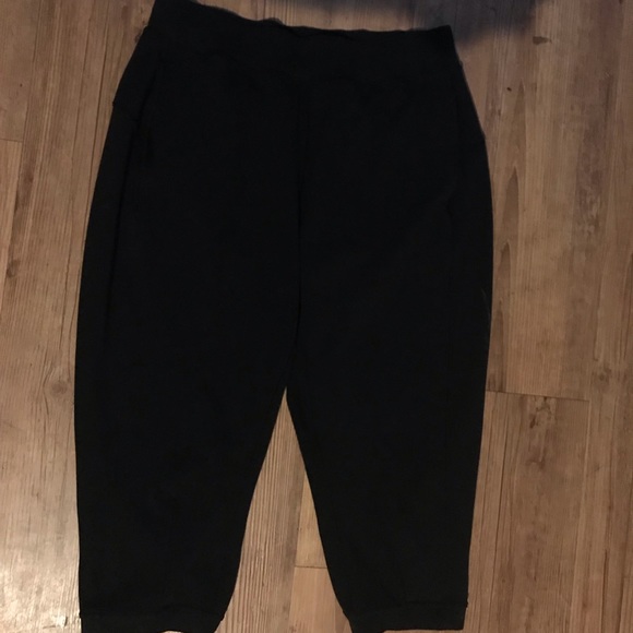 Lululemon Rejuvenate Crop *18"
Black - Picture 6 of 7